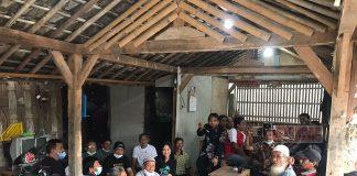 Blusukan Lea Ke Daerah Pinggiran Rel