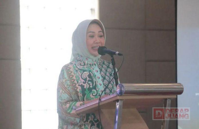 Bupati Tiwi Pentingnya Menjaga Komunikasi Efektif Bersama Keluarga