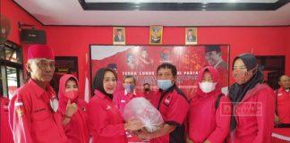 DPC PDI Perjuangan Purbalingga Serahkan Bantuan Bibit Ikan Kepada Kelompok Tani