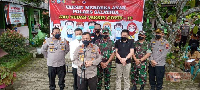 Dampingi Kapolda Tinjau Vaksinasi Anak, Bung Dance Ingatkan Prokes Kepada Guru