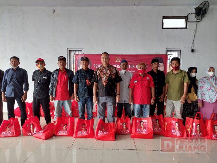 Di Brebes, Harris Turino Salurkan Sembako Beras dari Mbak Puan