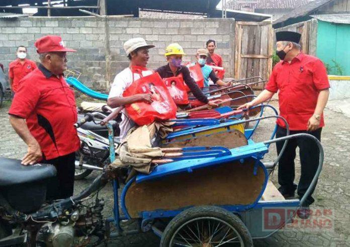 Di Bumi Alas Roban, Sembako Beras Mbak Puan Dibagikan Warga Desa Subah (2)