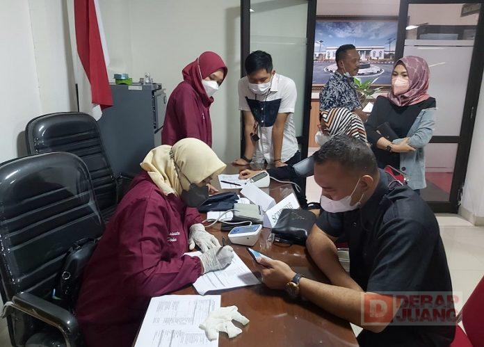 Fraksi PDI Perjuangan Ikuti Vaksinasi Booster