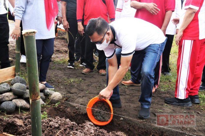 Gebrak Mbangun Desa, Bambang Irawan, Bersama Bupati Tiwi Letakkan Batu Pertama Rumah Makan Srotong