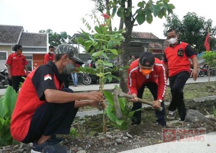 Gotong Royong Bersama Kader, Slamet Sehatkan Desa Kebonbatur