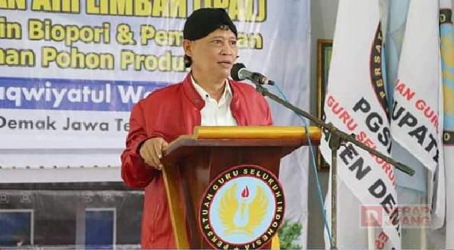 Slamet: Selamatkan Bumi, Tanam Pohon Produktif di Lingkungan Sekolah