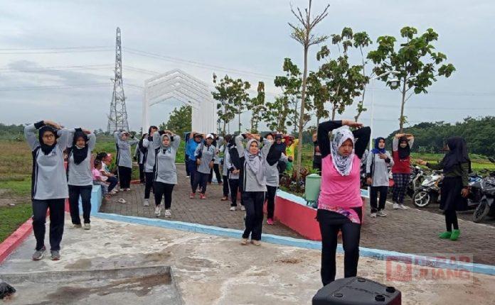Jaga Kebugaran Tubuh, Endang Suprapti Ajak Kader Partai dan Masyarakat Senam Bersama (2)