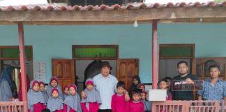 Jum’at Berkah, Ari Santoso Beri Bantuan Santri TPQ