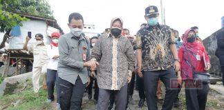 Mas Hendi Dampingi Risma Kunjungi Korban Longsor di Kelurahan Tandang