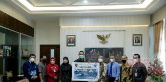 Mas Hendi Serahkan Bantuan Komputer Kepada Yayasan Alumni Undip