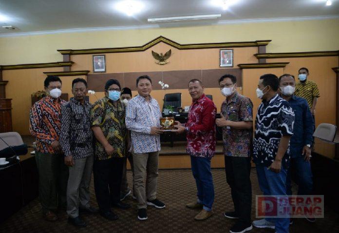 Nursidik Terima Kunker DPRD Batang, Bahas Pengelolaan Pembangunan