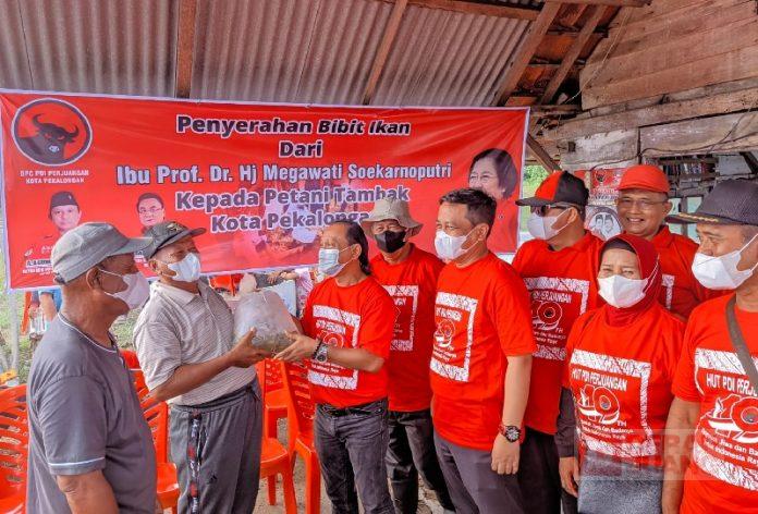 PDI Perjuangan Kota Pekalongan Tebar 5.000 Benih Ikan dari Ketua Umum Partai