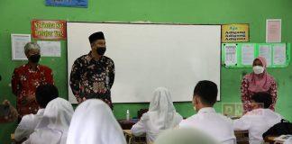 Pastikan Prokes, Hamenang Tinjau Pelaksanaan PTM