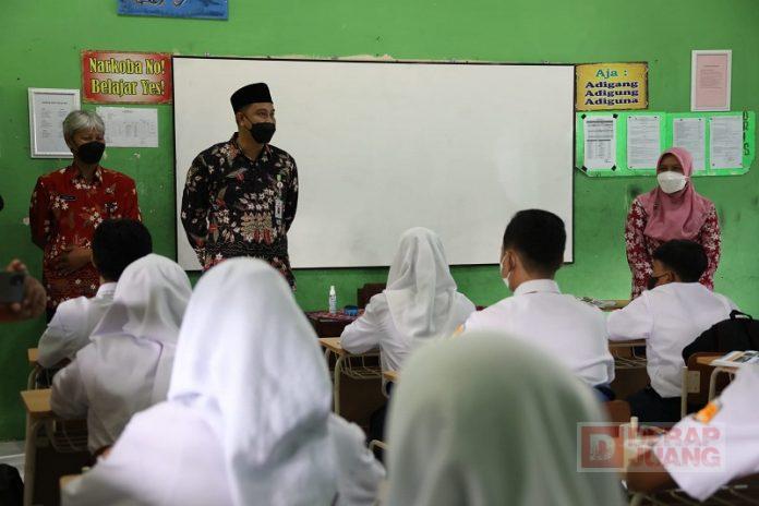 Pastikan Prokes, Hamenang Tinjau Pelaksanaan PTM