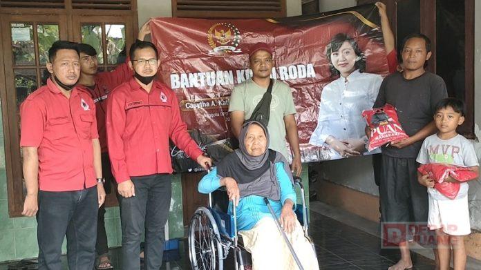 Peduli Disabilitas, Mbak Casytha Salurkan Bantuan Kursi Roda (2)