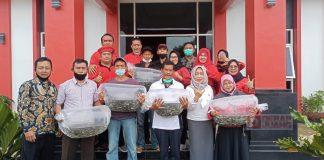 Peduli Kelompok Tani, DPC PDI Perjuangan Banjarnegara Serahkan Bantuan 6000 Benih Ikan Nila