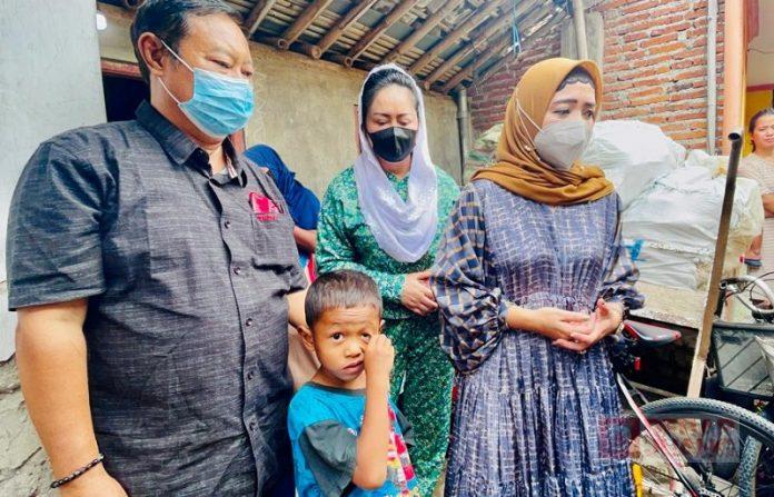 Perhatian Khusus Dewi Aryani pada Ainur Rofik Bocah Pemulung Asal Brebes (2)