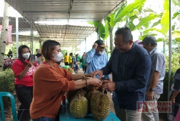 Rober Buka Festival Durian Jumantono