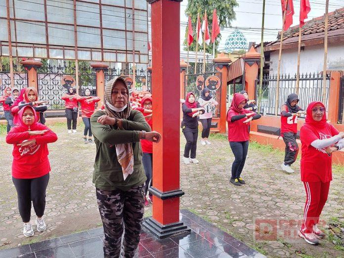 Semangat Tetap Sehat, Srikandi PDI Perjuangan Tegal Adakan Senam SICITA