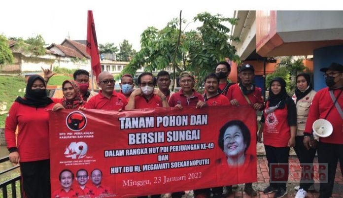 Semarakkan HUT Ketua Umum Partai, Banteng Banyumas Gelar Tanam Pohon