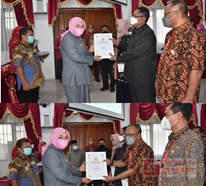 Serahkan DPA-SKPD, Sri Sumarni Minta Percepat Realisasi Program Kerja 2022