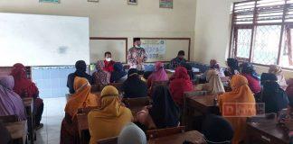 Sugiyarto Berikan Bantuan PIP Di SDN Pengkok Dan Celep