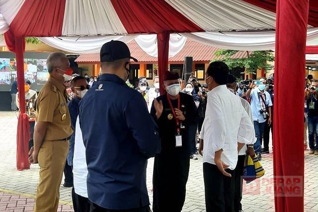 Temani Jokowi, Bambang Pujiyanto Ikut Pantau Vaksinasi Siswa SD di Grobogan