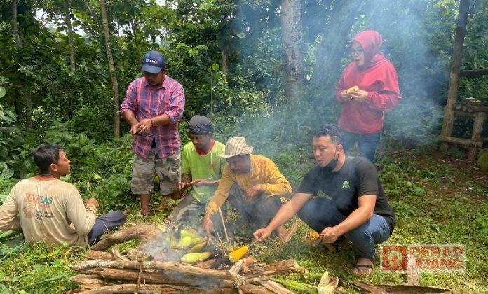 Temui Masyarakat Jatipohon, Sri Sumarni Pastikan Jalan Akses Wisata Diperbaiki