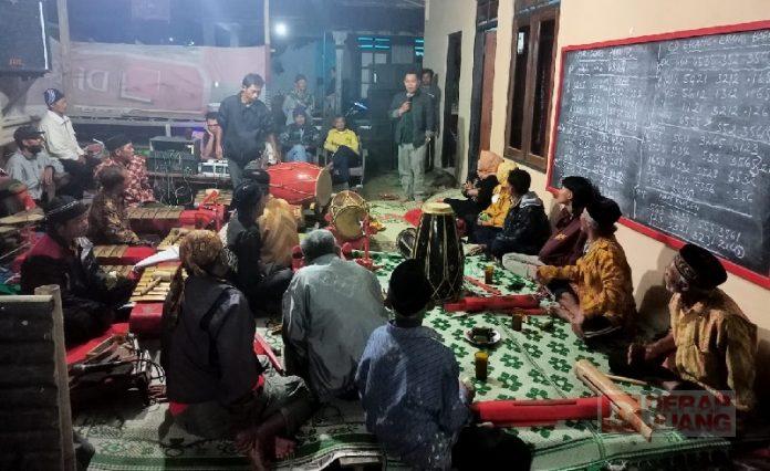 Anton Sugiarto Apresiasi Tek-Tek Mania Cakruk Parondhan