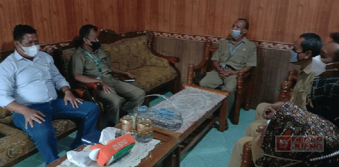 Bersama-Dinas-Pendidikan,-Nuryani-Lakukan-Pembinaan-Terhadap-Guru-SMP-(2)