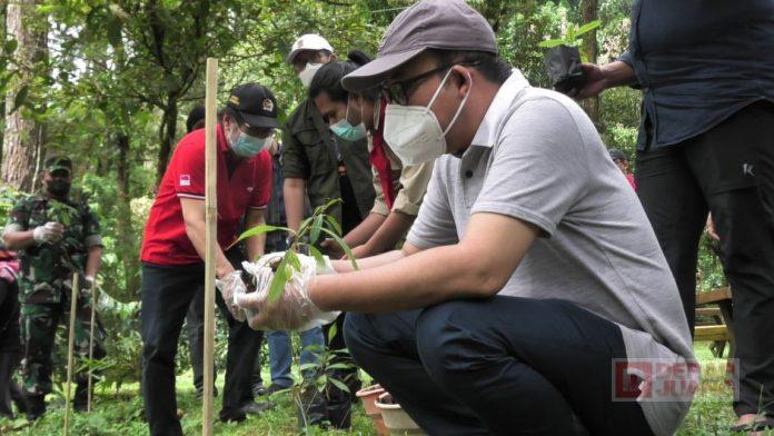 Bersama PWI, Bupati Husein Berkolaborasi Selamatkan Tanaman Endemik Gunung Slamet