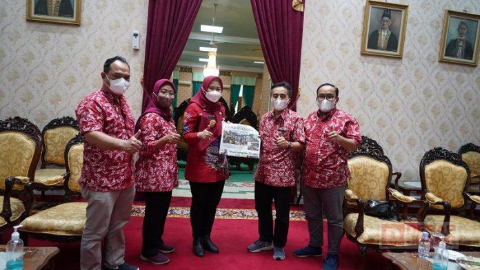 Bersama Radar Semarang, Mbak Eisti Demak Berbenah dan Mengudara