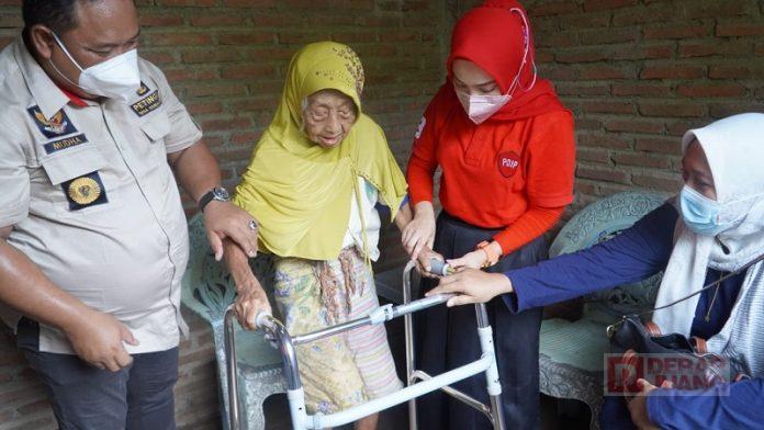 Blusukan, Hesti Nugroho Tebar Manfaat Kursi Roda dan Sembako