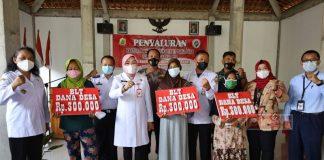 Bupati Grobogan Serahkan BLT Tahun Anggaran 2022