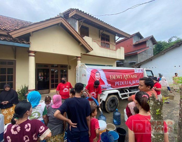 Desa Sidaharja Diterjang Banjir, Dewi Aryani Salurkan Air Bersih