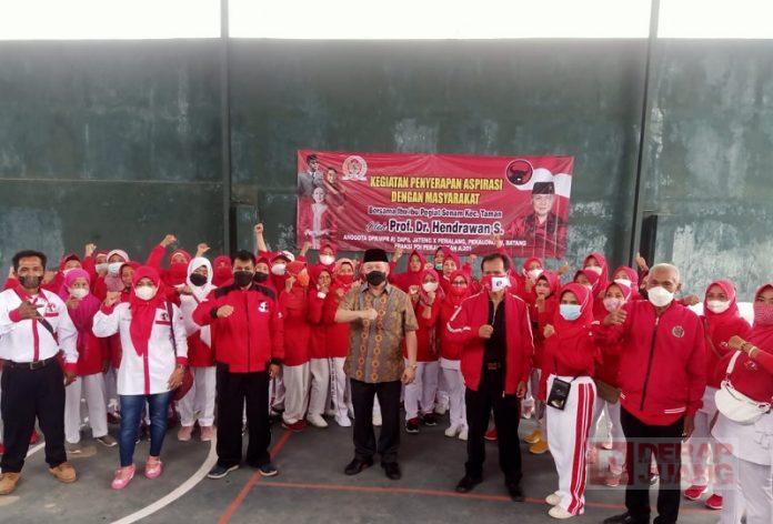 Diawali Senam Sicita, Prof. Hendrawan Serap Aspirasi Bersama Ibu-ibu