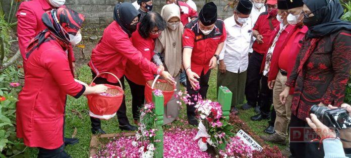 Harlah NU, DPC PDI Perjuangan Kota Salatiga Berziarah ke Makam Ulama