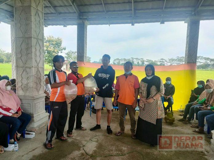 Hartanti Berikan Bantuan 10 Ribu Bibit Ikan Di Tulas