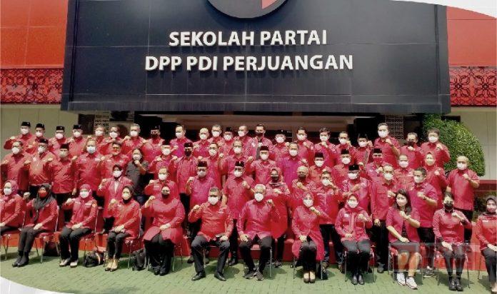 Ikuti Sekolah Partai, Mbak Eisti Pemompa Spirit Pengabdian Kita