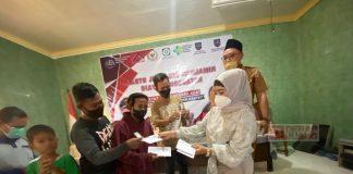 Keliling Desa, Dewi Aryani Bagikan JKN-KIS untuk Warga Tidak Mampu