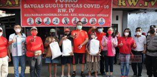 Keliling Naik Sepeda, Mas Hendi Bagikan Sembako Kepada Warga Semarang