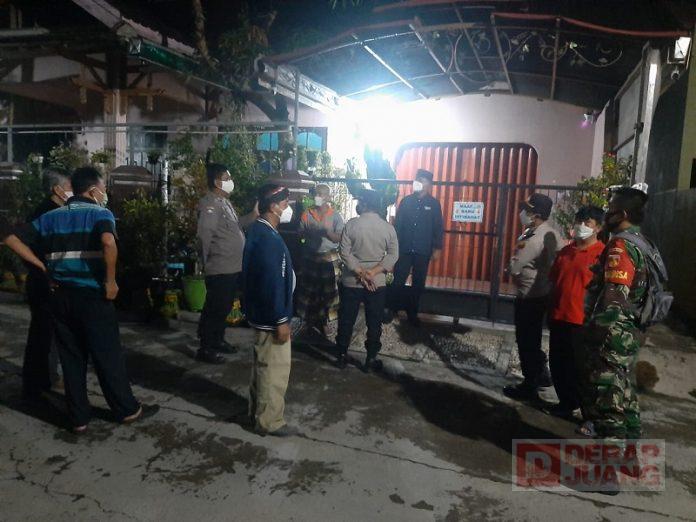 Kepedulian Sosial, Agus Wiyana Pabtau Warga Isolasi Mandiri (2)