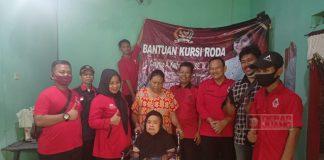 Mbak Casytha Berikan Bantuan Kursi Roda di Desa Danaraja