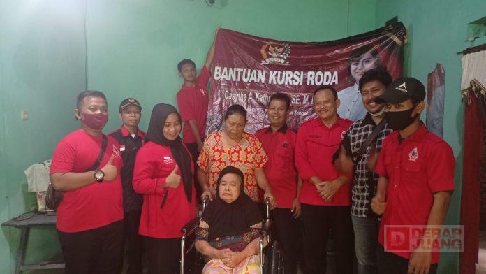 MJ Sudarmanto Salurkan Bantuan Kursi Roda di Desa Danaraja