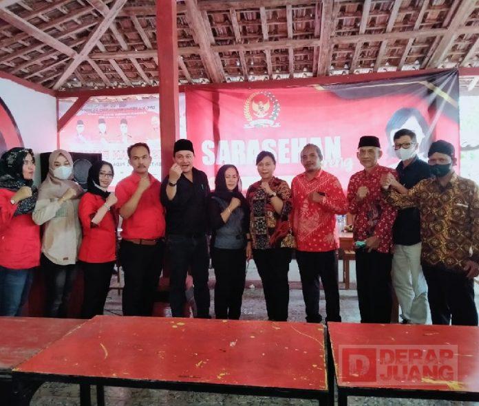Perdana Datang di Rembang, Casytha Bagikan 1 Ton Telur