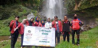 Purwono Dampingi Mahasiswa UMY Kunjungi Wisata Air Terjun di Desa Giritirta