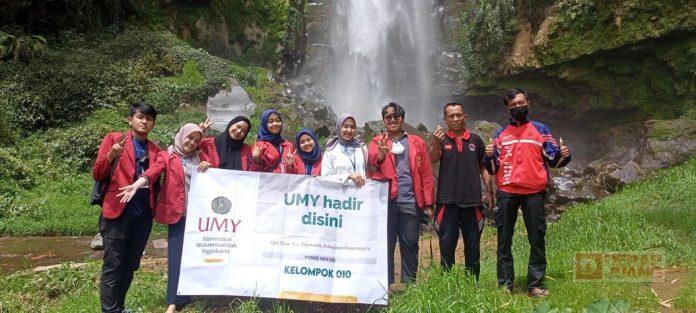 Purwono Dampingi Mahasiswa UMY Kunjungi Wisata Air Terjun di Desa Giritirta