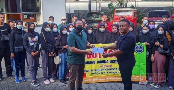 Rober Berangkatkan Rombongan Outbond Karang Taruna