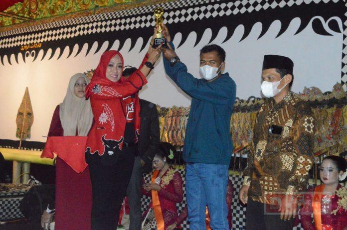 Semarak HUT Partai ke-49, Anggit Adi Juwita Gelar Pertunjukan Wayang Kulit