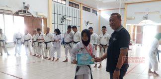 Serahkan Trophy Kejuaraan, Nursidik: Terus Tingkatkan Kompetensi